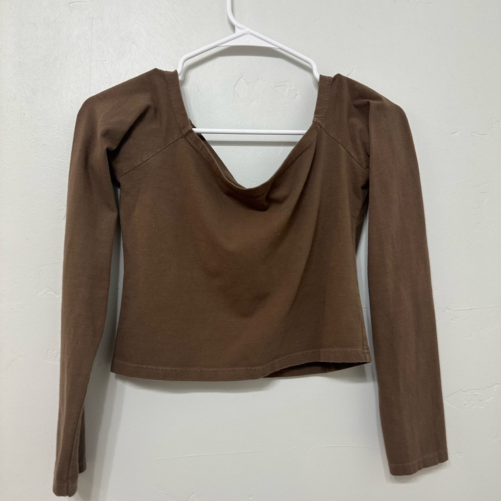 Brandy Melville Jon Gadot Off the shoulder brown long sleeve shirt